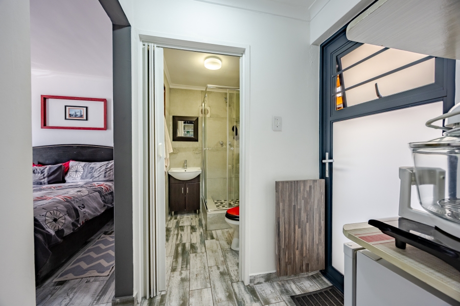 6 Bedroom Property for Sale in Flamingo Vlei Western Cape